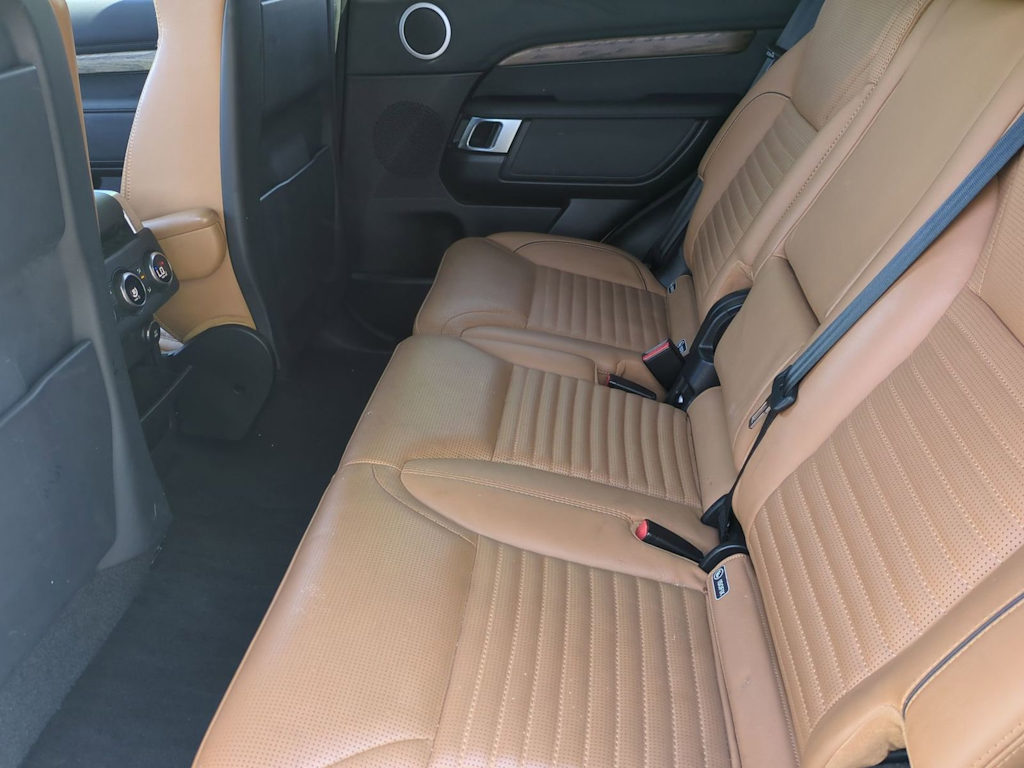 Thumbnail: 2018 Land Rover Discovery - 12