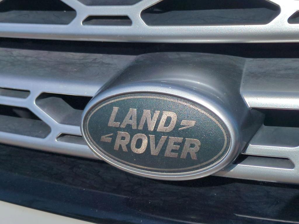 Thumbnail: 2018 Land Rover Discovery - 7