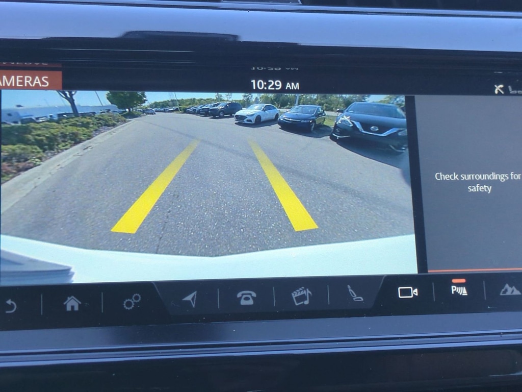Thumbnail: 2018 Land Rover Discovery - 33