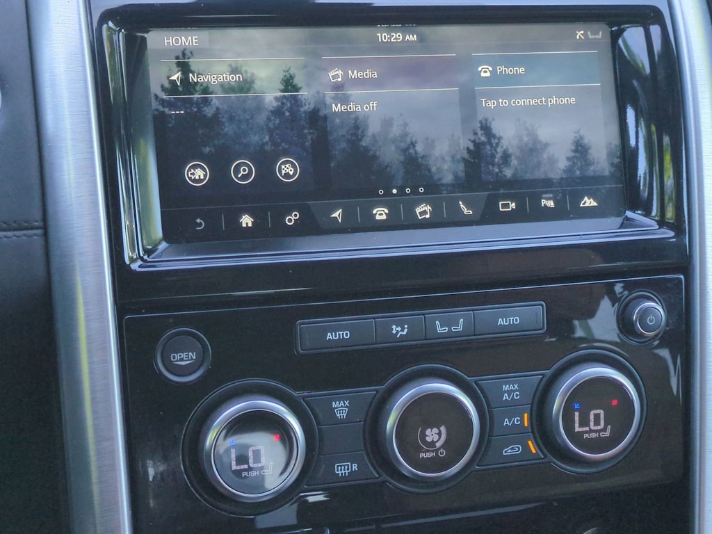 Thumbnail: 2018 Land Rover Discovery - 14