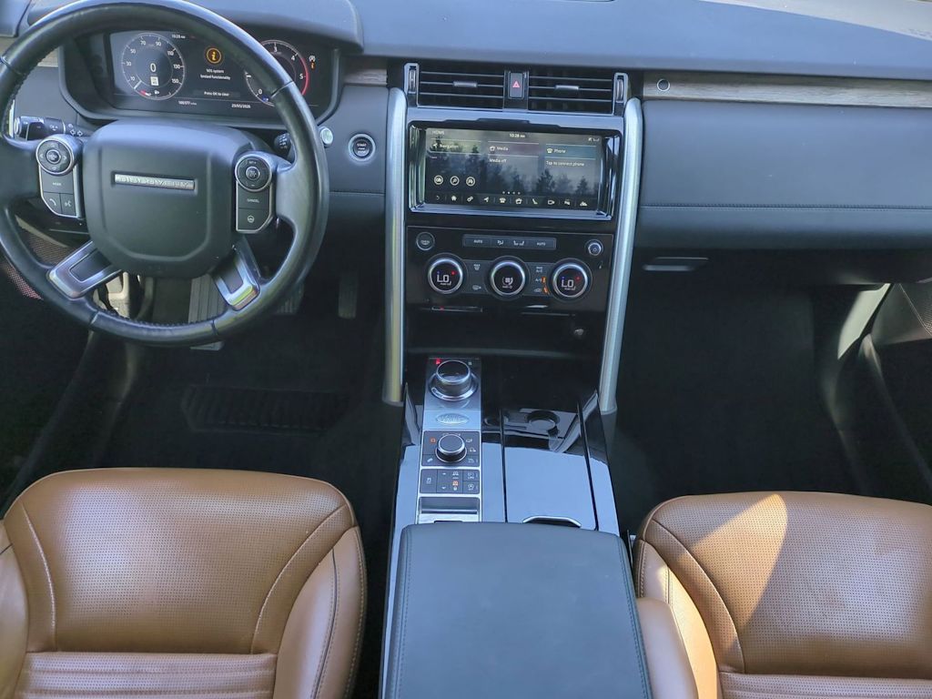 Thumbnail: 2018 Land Rover Discovery - 9