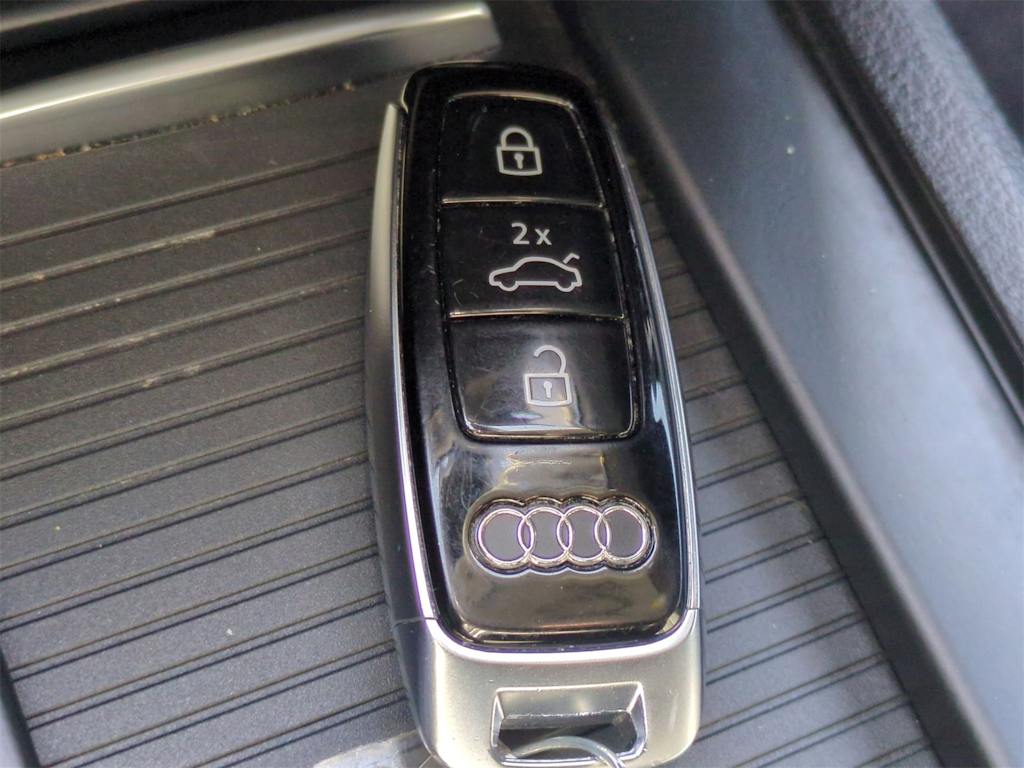 2022 Audi e-tron Premium Plus 36