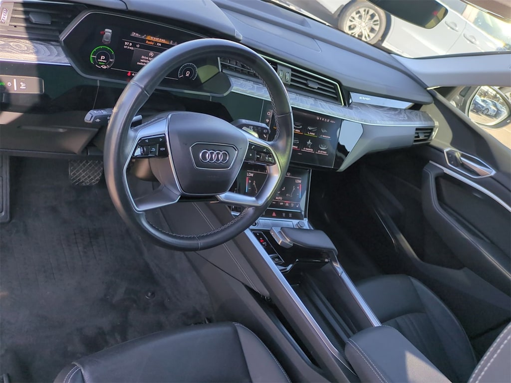 2022 Audi e-tron Premium Plus 2
