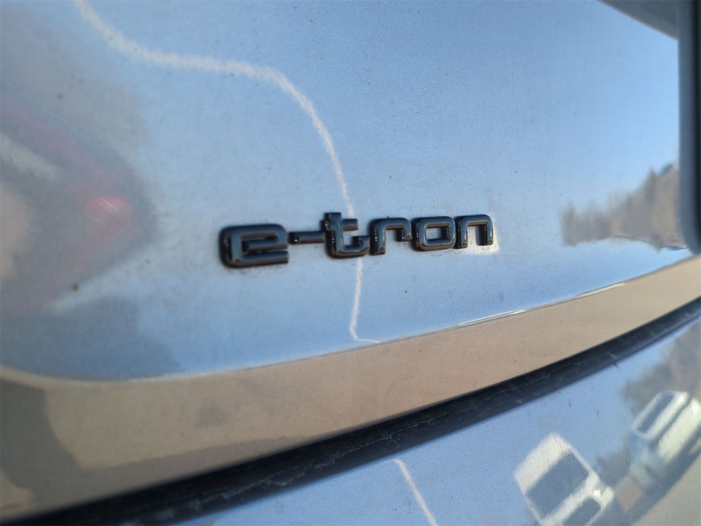 2022 Audi e-tron Premium Plus 23