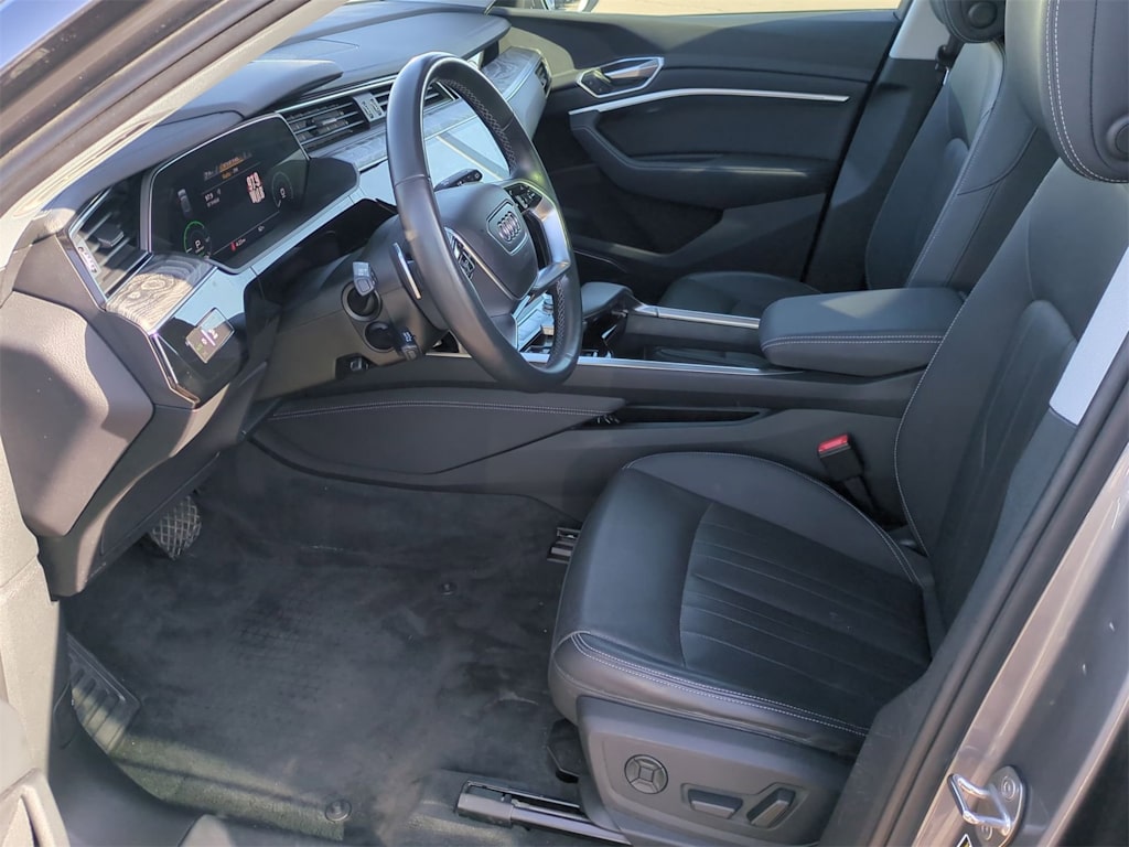 2022 Audi e-tron Premium Plus 9