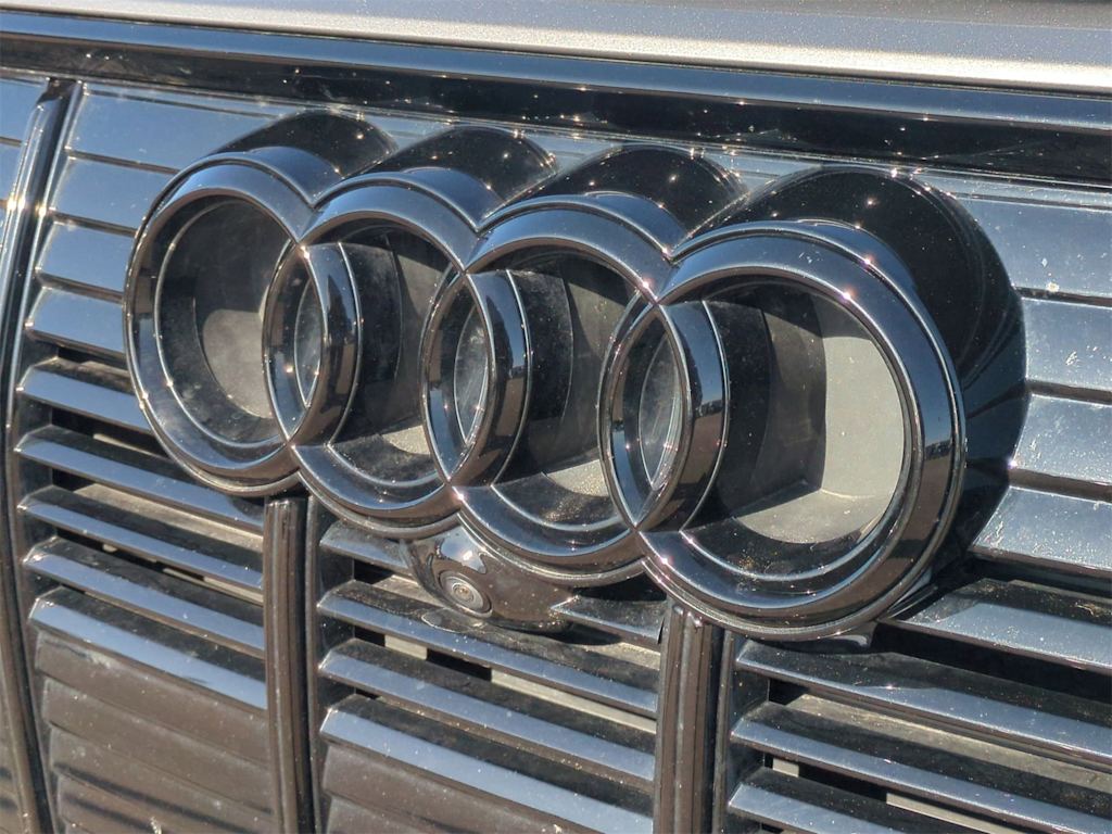 2022 Audi e-tron Premium Plus 6