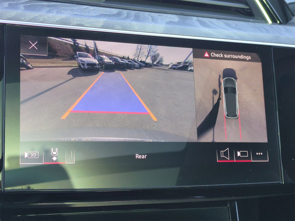 2022 Audi e-tron Premium Plus 32