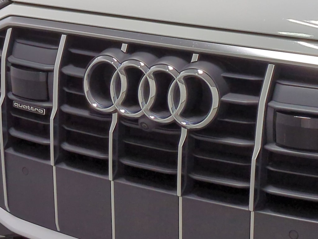 Thumbnail: 2023 Audi Q7 - 7