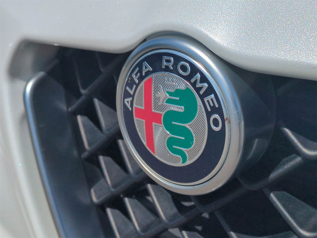 Thumbnail: 2018 Alfa Romeo Giulia - 25