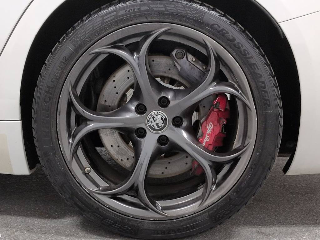 Thumbnail: 2018 Alfa Romeo Giulia - 8