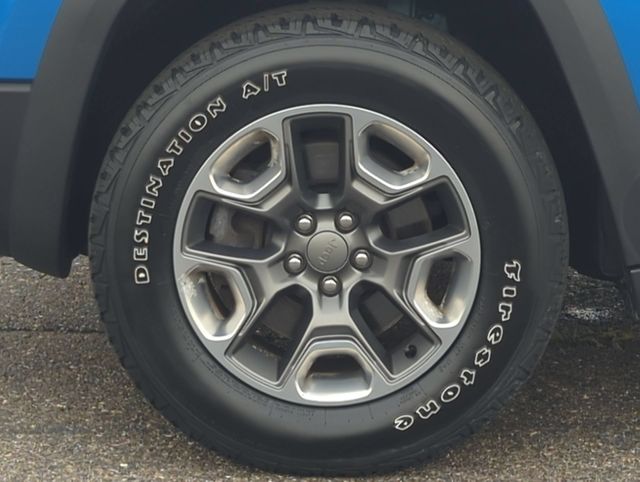 Thumbnail: 2019 Jeep Cherokee - 8