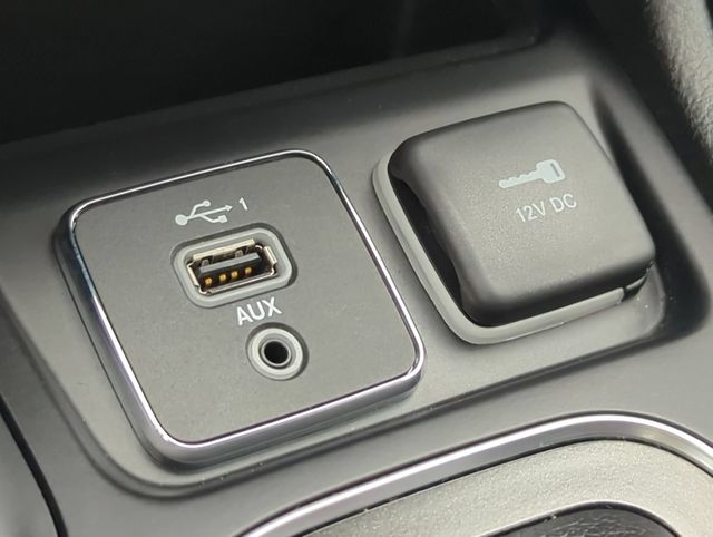 Thumbnail: 2019 Jeep Cherokee - 33