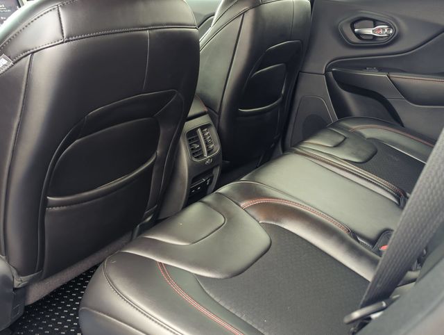 Thumbnail: 2019 Jeep Cherokee - 12
