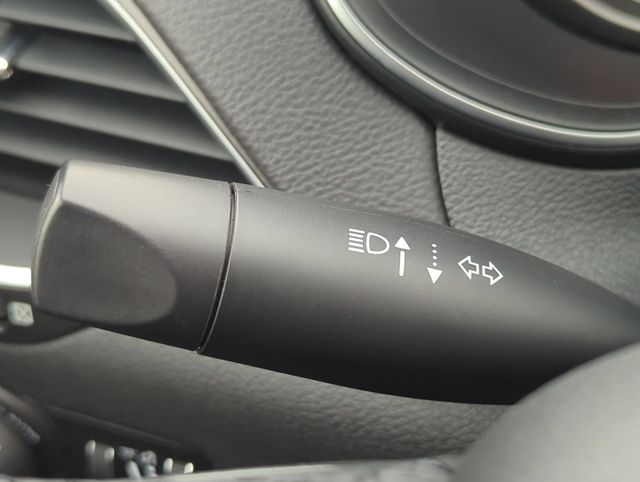 Thumbnail: 2019 Jeep Cherokee - 31