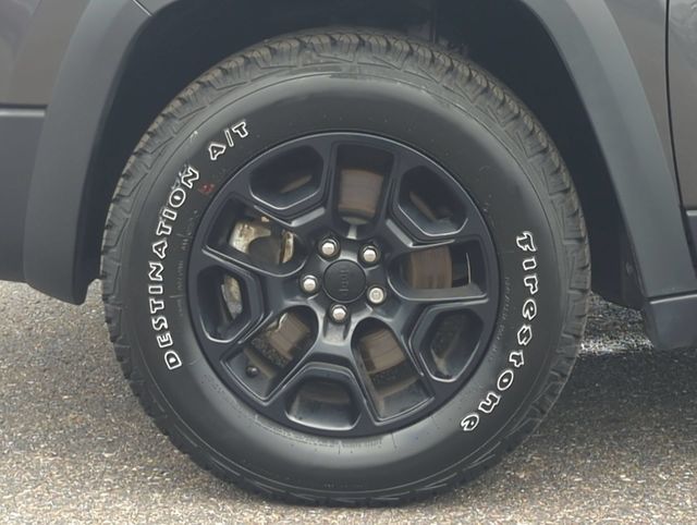 Thumbnail: 2022 Jeep Cherokee - 8