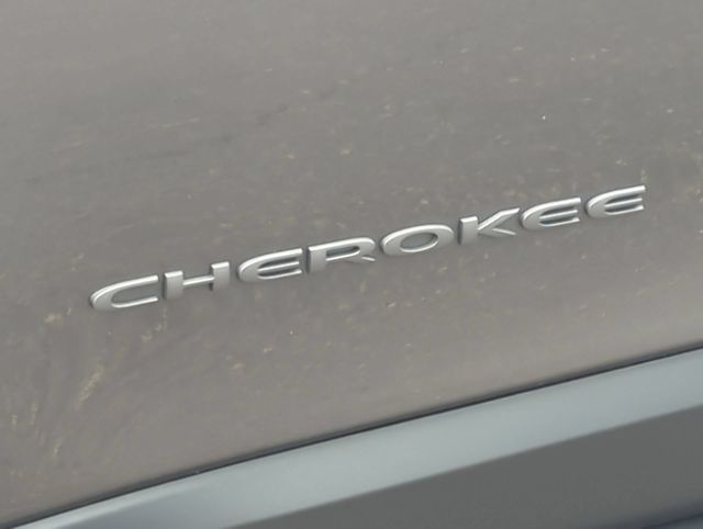 Thumbnail: 2022 Jeep Cherokee - 25