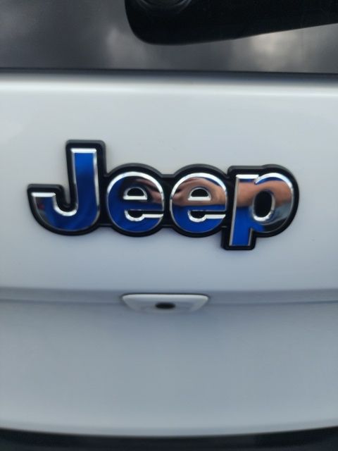 Thumbnail: 2016 Jeep Cherokee - 5