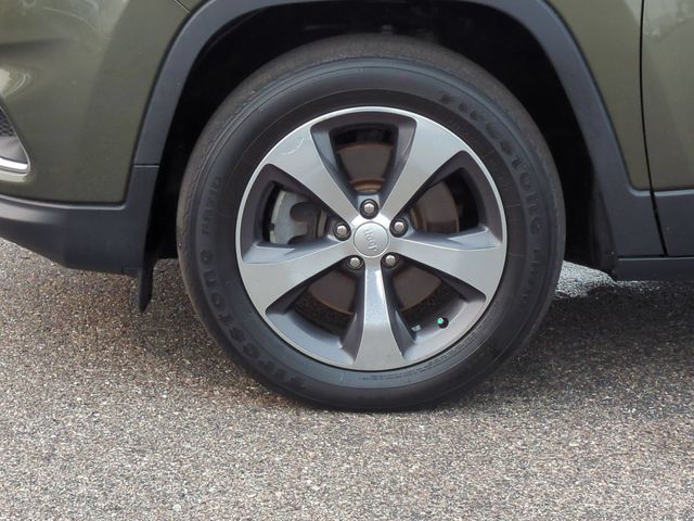 Thumbnail: 2019 Jeep Cherokee - 8