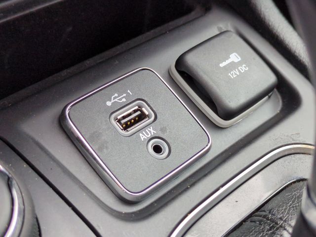 Thumbnail: 2019 Jeep Cherokee - 34