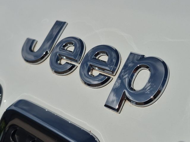 Thumbnail: 2022 Jeep Cherokee - 7