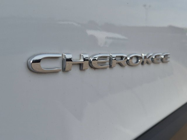 Thumbnail: 2022 Jeep Cherokee - 25