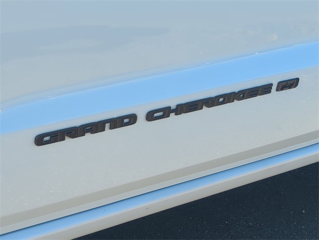 Thumbnail: 2021 Jeep Grand Cherokee - 25