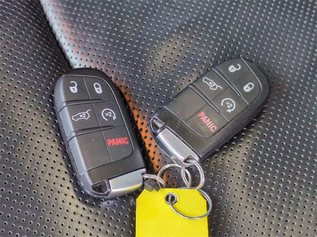 Thumbnail: 2015 Jeep Grand Cherokee - 17