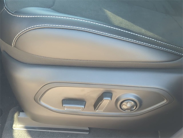 Thumbnail: 2025 Jeep Grand Cherokee - 24