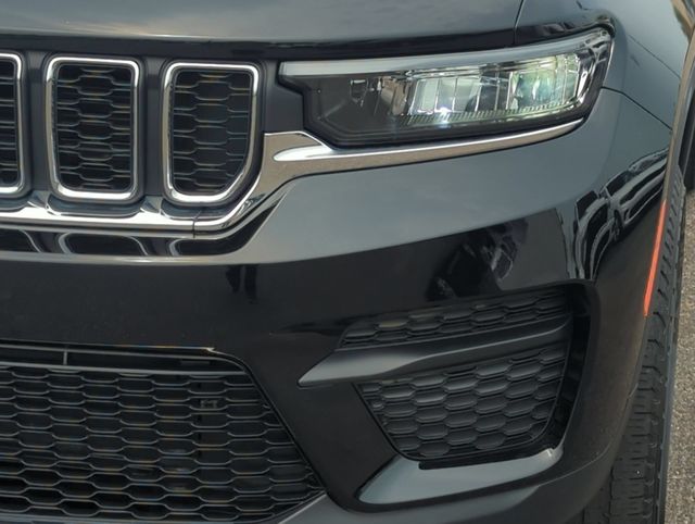 Thumbnail: 2023 Jeep Grand Cherokee - 24
