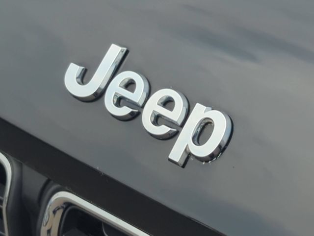 Thumbnail: 2023 Jeep Grand Cherokee - 7