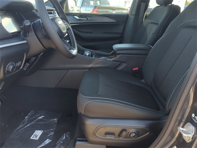 Thumbnail: 2025 Jeep Grand Cherokee - 10