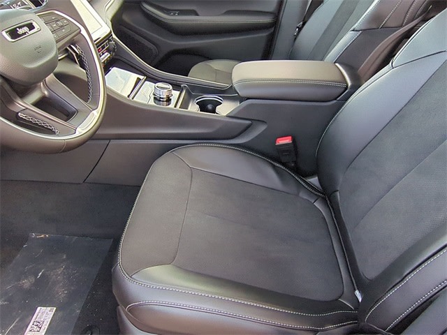 Thumbnail: 2025 Jeep Grand Cherokee - 11