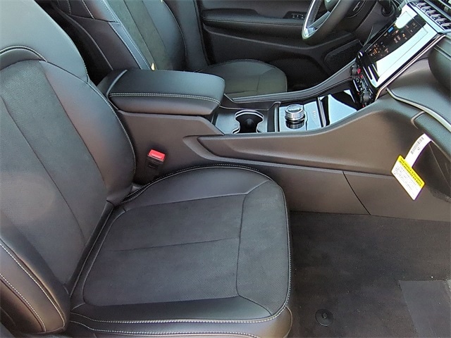 Thumbnail: 2025 Jeep Grand Cherokee - 30