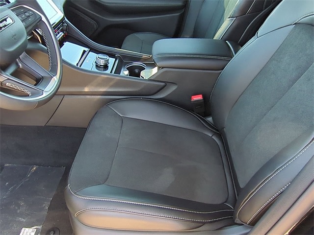 Thumbnail: 2025 Jeep Grand Cherokee - 11