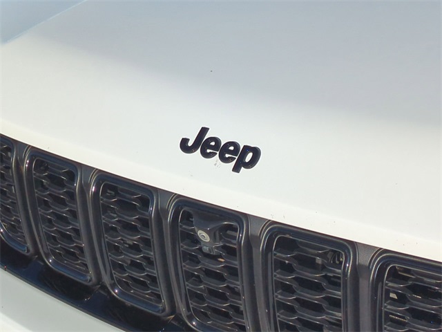 Thumbnail: 2023 Jeep Grand Cherokee - 7