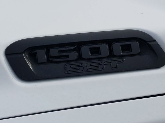 Thumbnail: 2025 RAM 1500 - 25