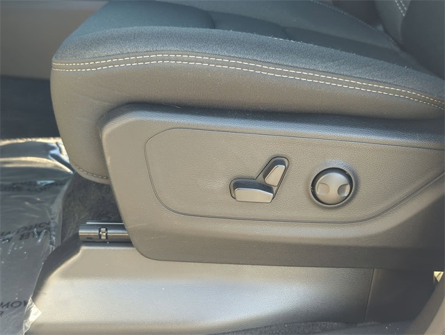 Thumbnail: 2026 RAM 1500 - 25