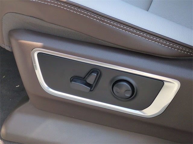 Thumbnail: 2025 RAM 1500 - 26