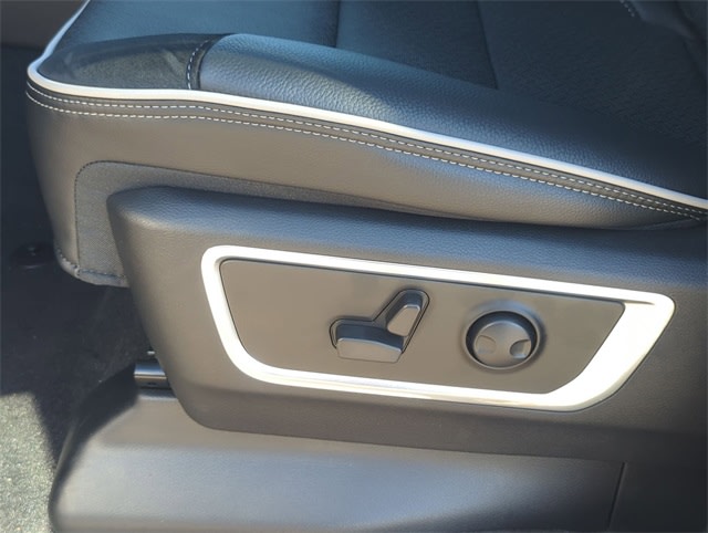 Thumbnail: 2025 RAM 1500 - 25