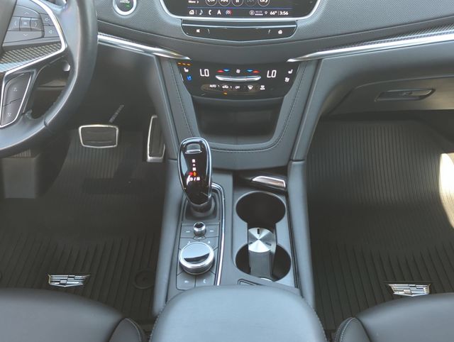 Thumbnail: 2023 Cadillac XT5 - 33