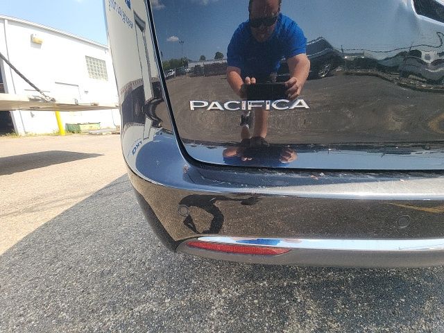 Thumbnail: 2023 Chrysler Pacifica - 5
