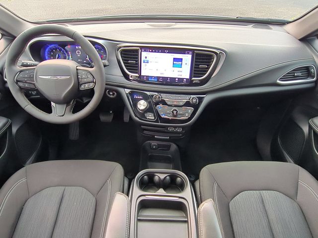 Thumbnail: 2024 Chrysler Pacifica - 10