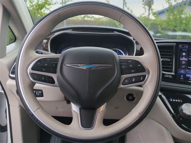 2021 Chrysler Pacifica Hybrid Limited 12