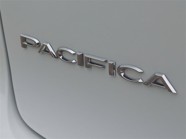 2021 Chrysler Pacifica Hybrid Limited 24