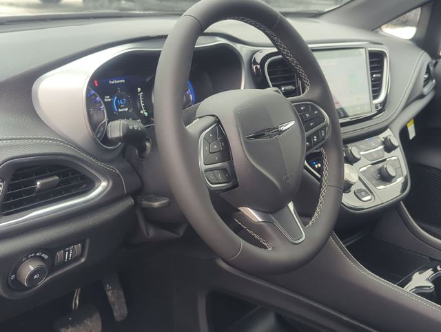 Thumbnail: 2026 Chrysler Pacifica - 2
