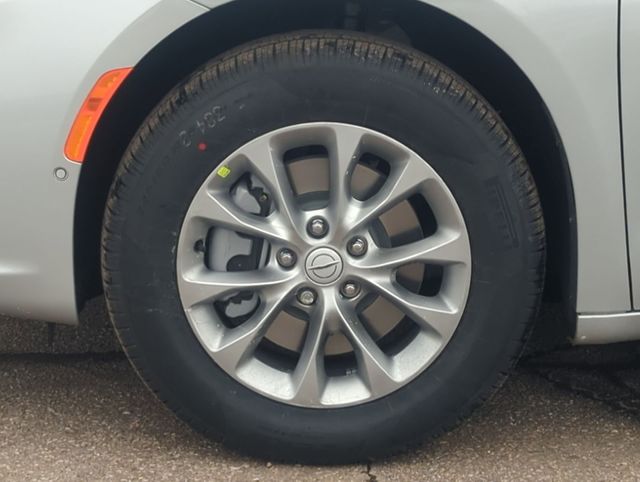 Thumbnail: 2026 Chrysler Pacifica - 8