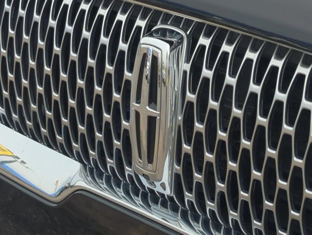 Thumbnail: 2021 Lincoln Aviator - 8