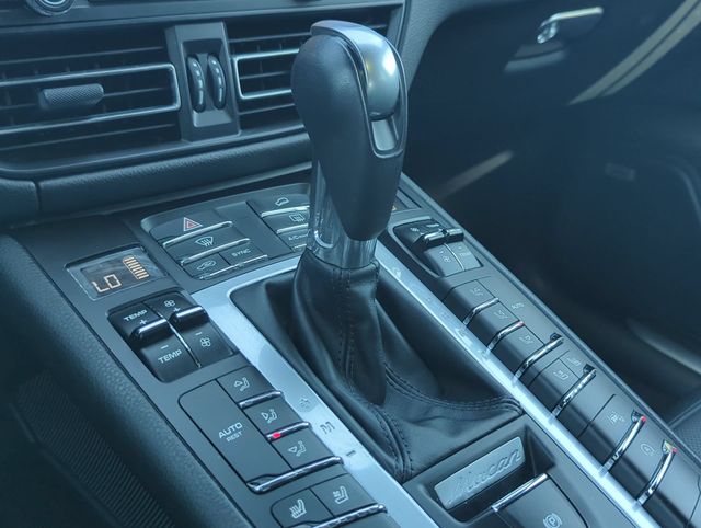Thumbnail: 2020 Porsche Macan - 37