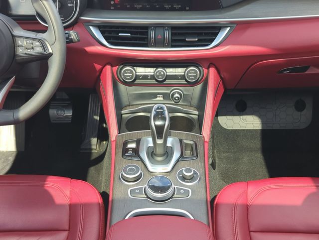 Thumbnail: 2021 Alfa Romeo Stelvio - 34