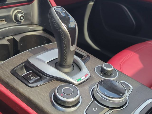 Thumbnail: 2021 Alfa Romeo Stelvio - 38